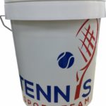 Cubo de 60 pelotas tenis .